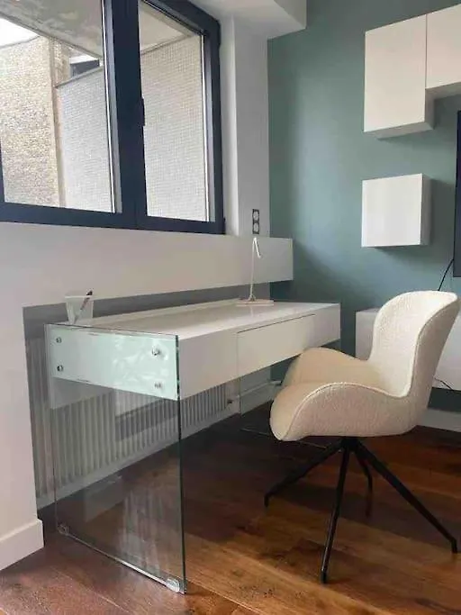 Trendy ,Quit And Chic Apartment Paris