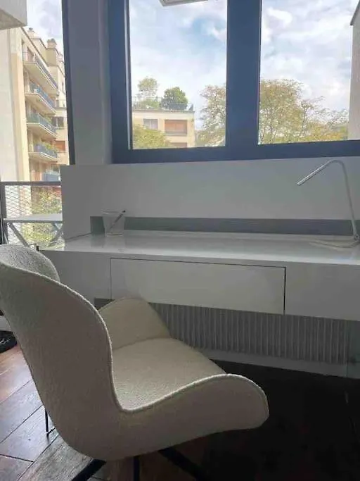 Trendy ,Quit And Chic Apartment Paris