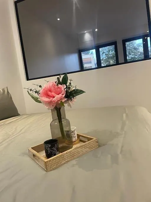 Trendy ,Quit And Chic Apartment Paris