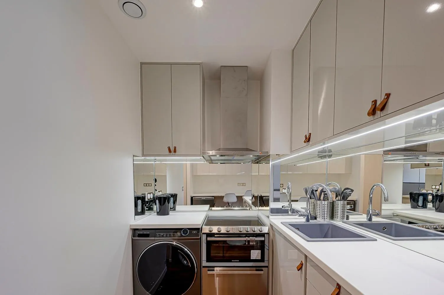 Trendy ,Quit And Chic Apartment Paris France