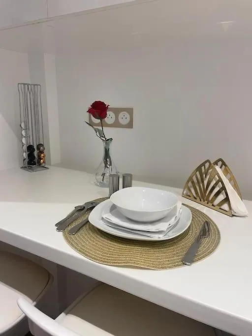 Trendy ,Quit And Chic Apartment Paris
