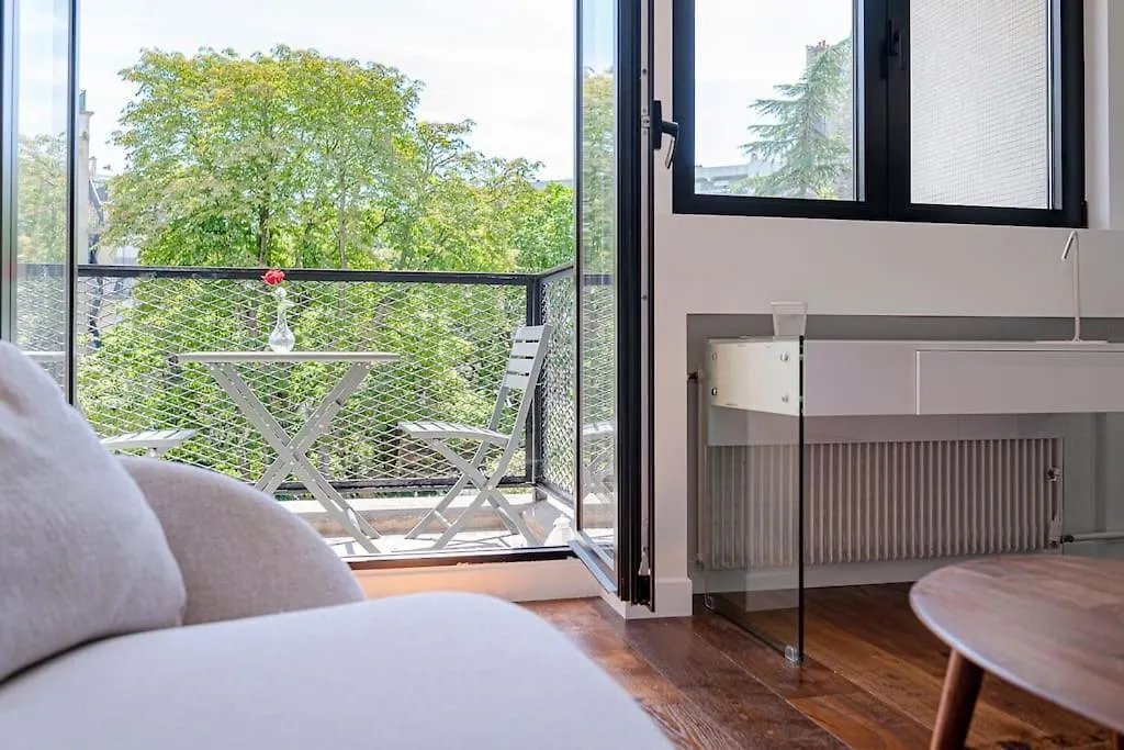 Trendy ,Quit And Chic Apartment Paris