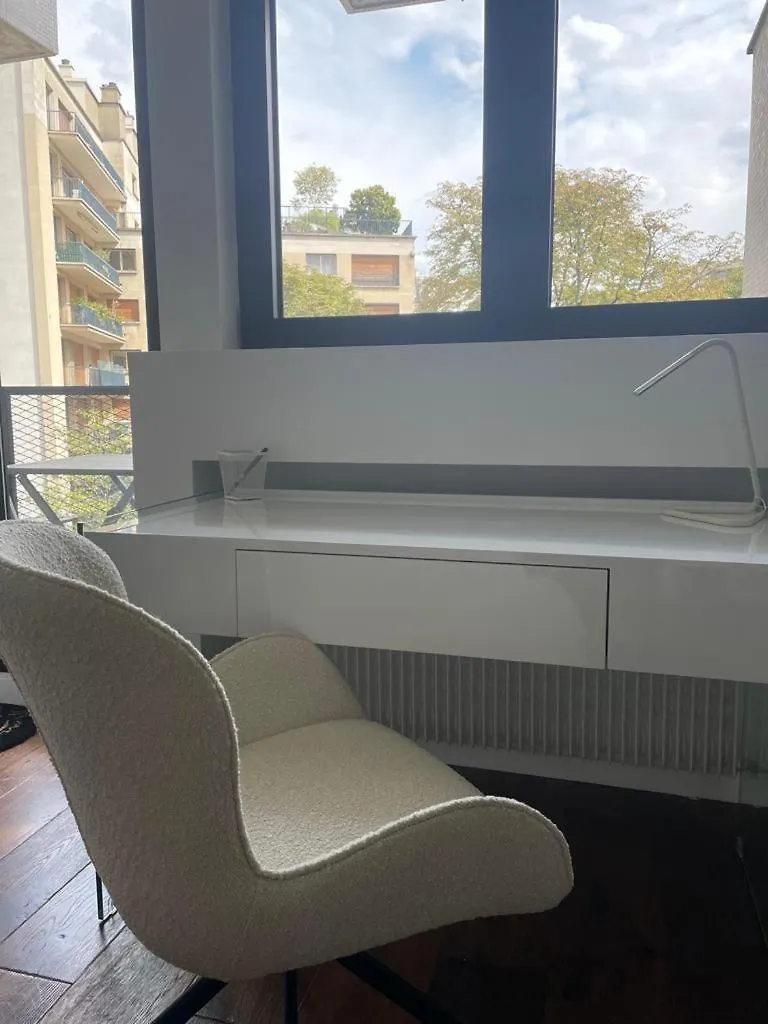 Trendy ,Quit And Chic Apartment Paris